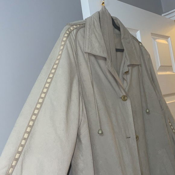 Light beige coat - Picture 3 of 5